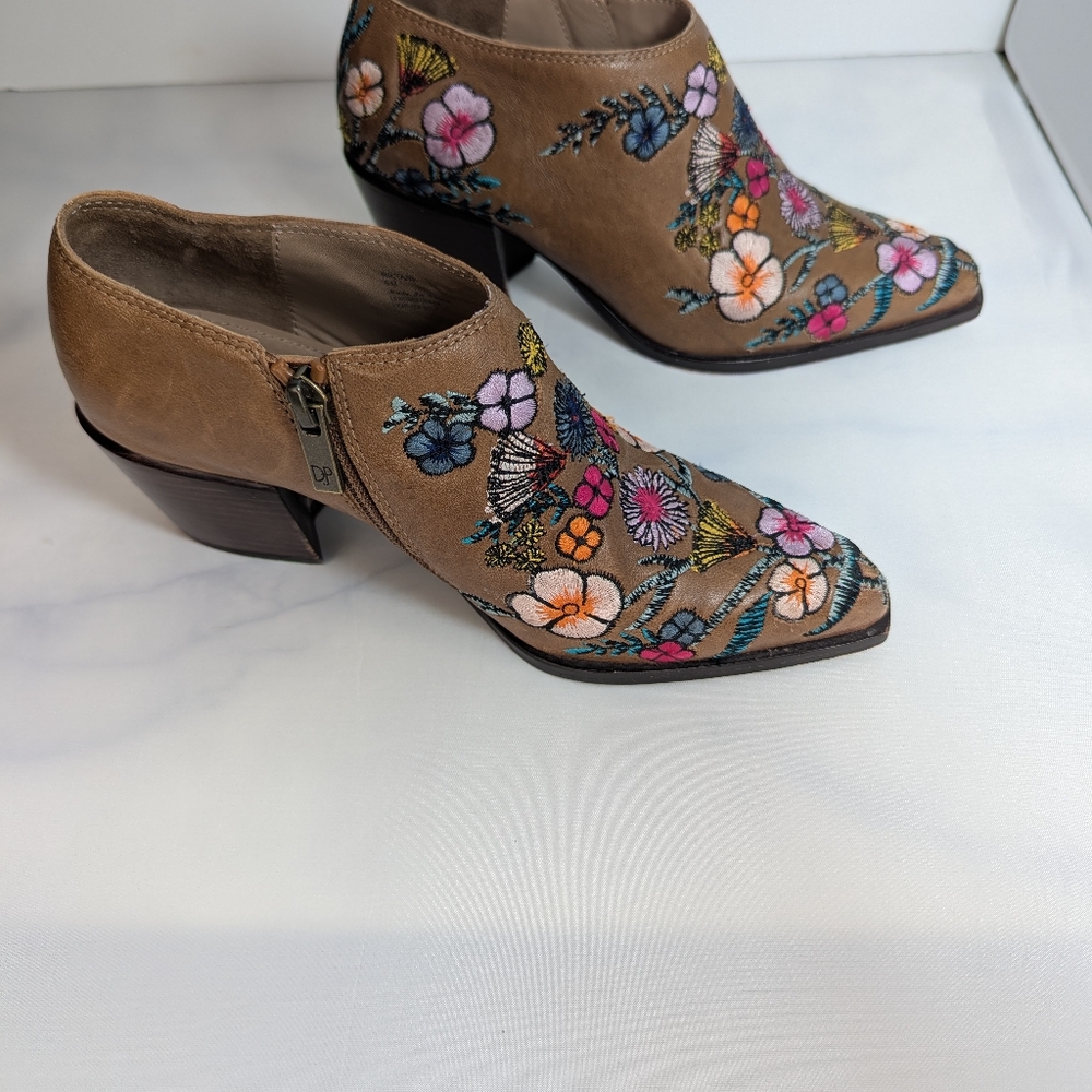 Donald Pliner Boot size 5 - Picture 5 of 7